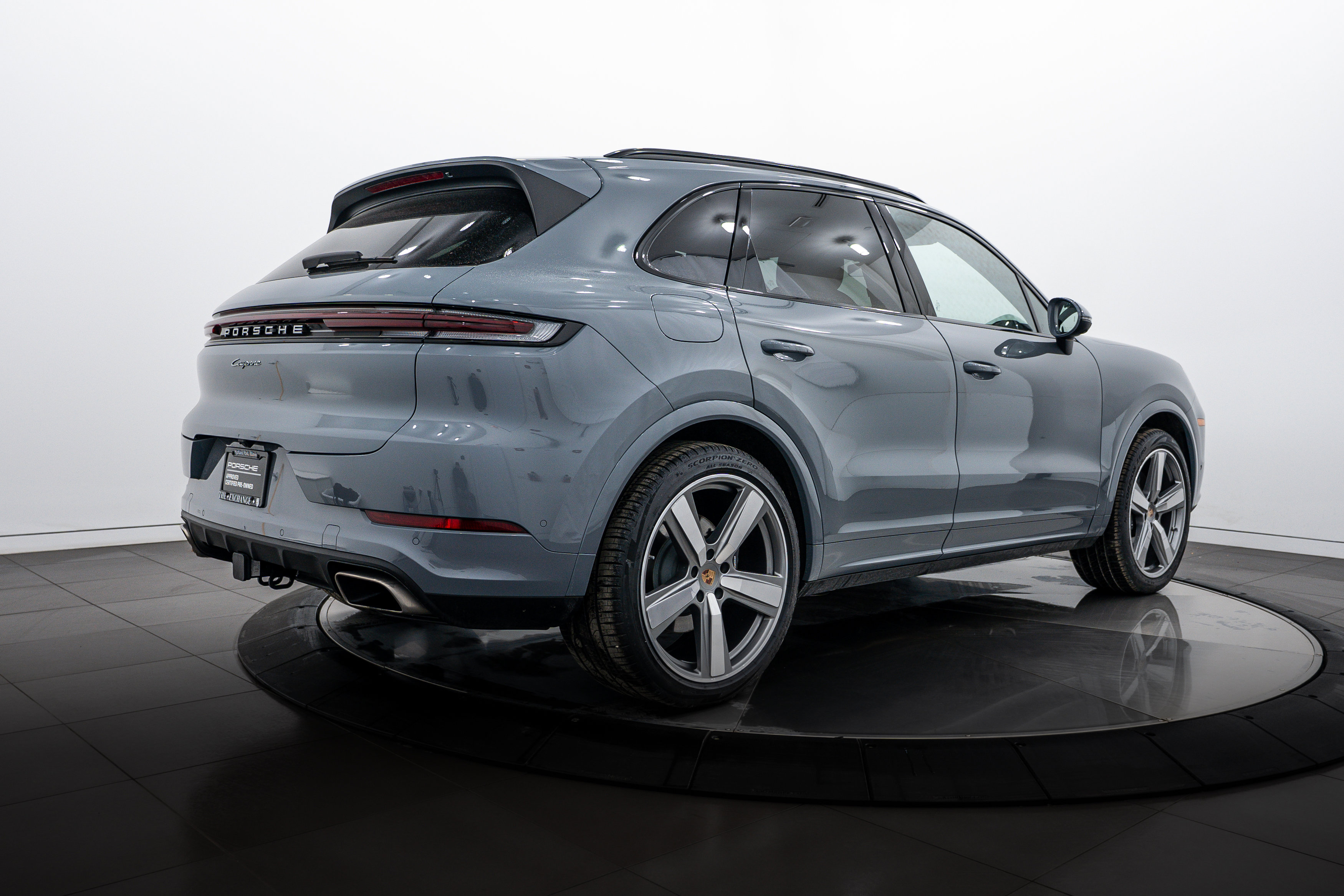 Certified 2025 Porsche Cayenne image 7