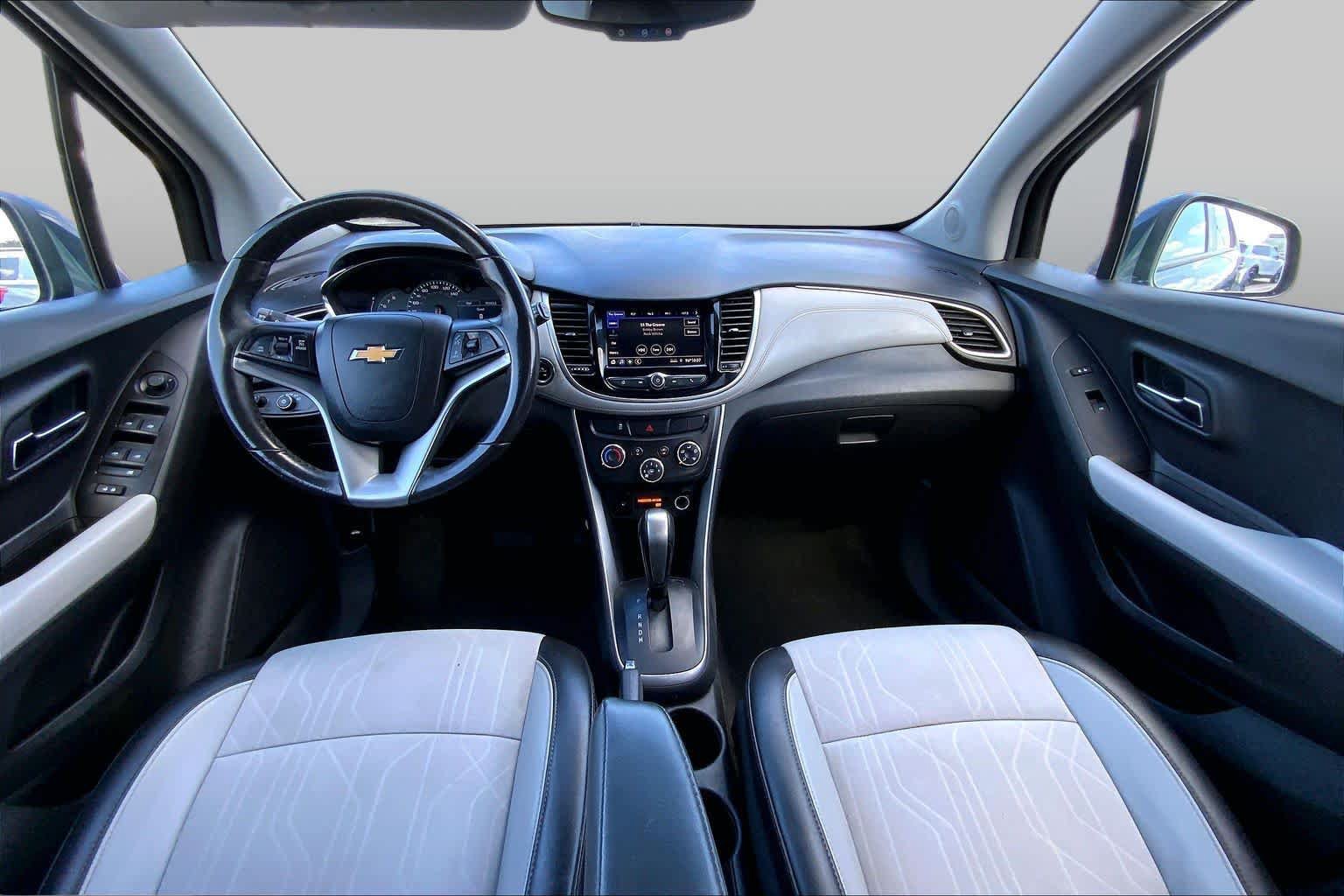 Used 2022 Chevrolet Trax LT w/ LT Convenience Package AWD/4WD image 15
