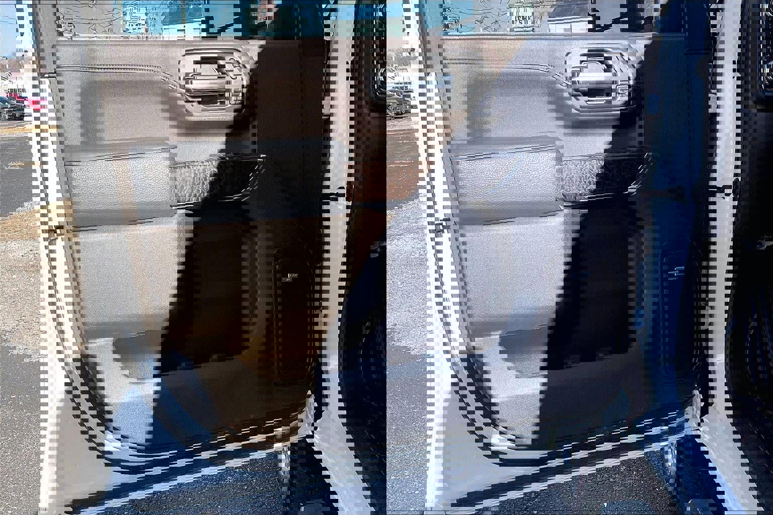 Used 2023 GMC Sierra 3500 Denali image 28