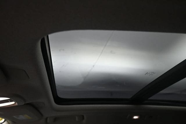 Certified 2025 Volvo XC40 B5 Ultra AWD/4WD image 19