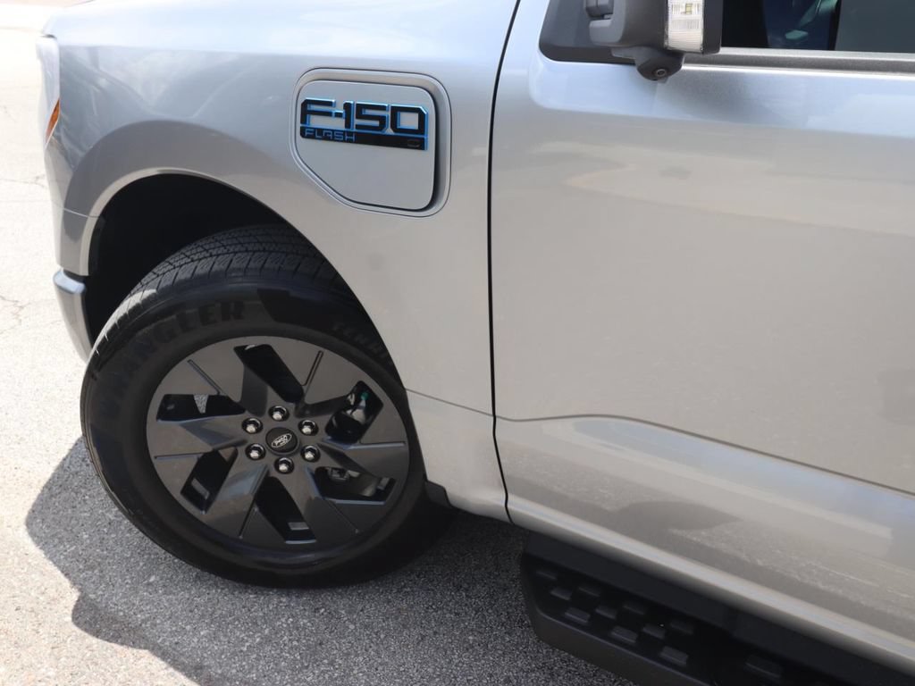 Certified 2025 Ford F150 Lightning Flash AWD/4WD image 3