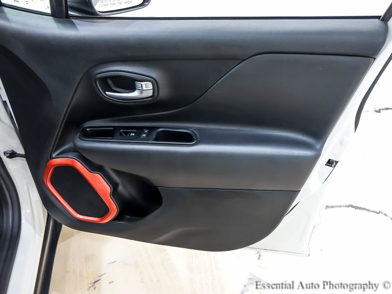Used 2019 Jeep Renegade Trailhawk w/ Cold Weather Group II AWD/4WD image 30