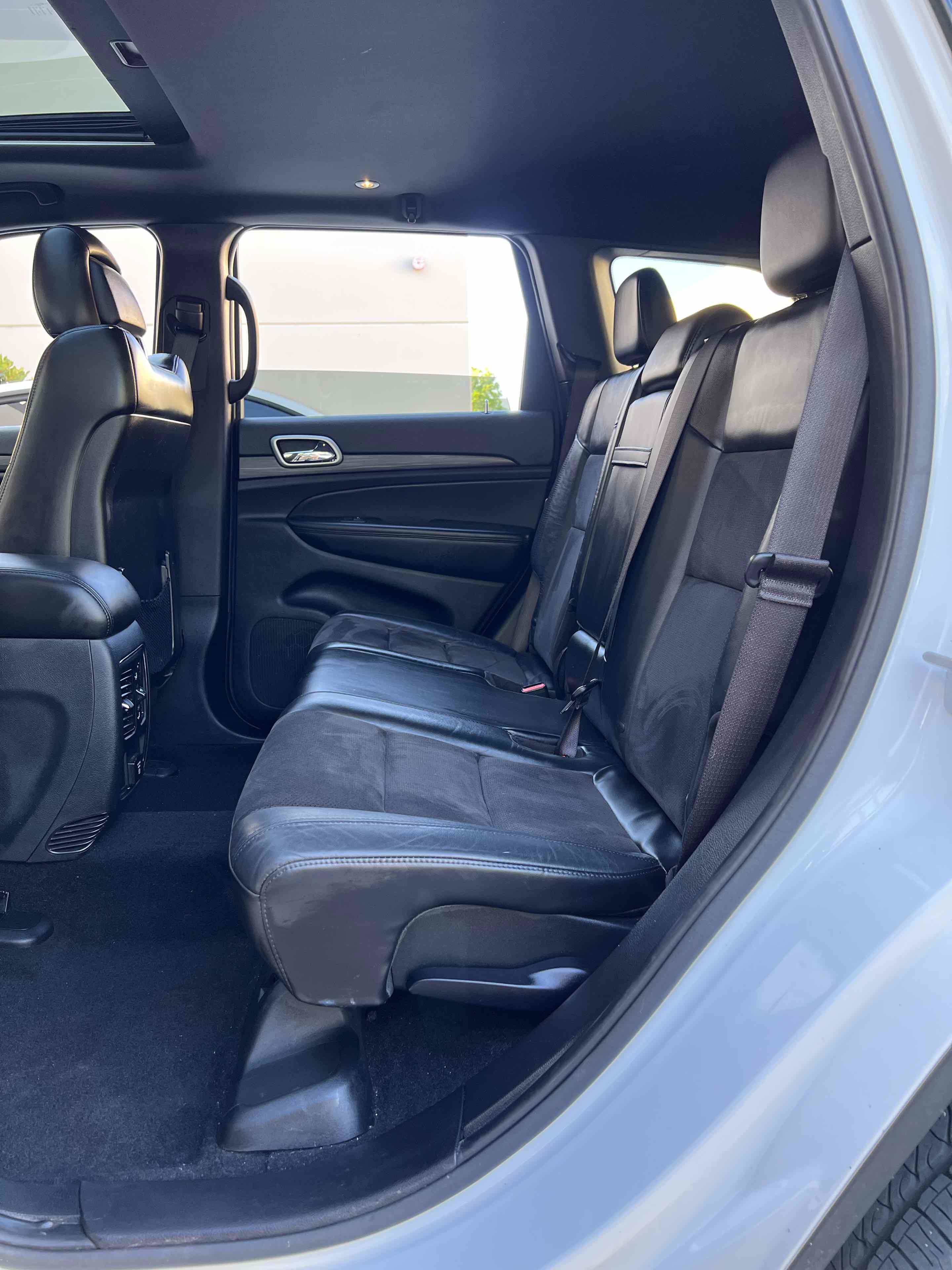 Used 2021 Jeep Grand Cherokee Laredo X image 36