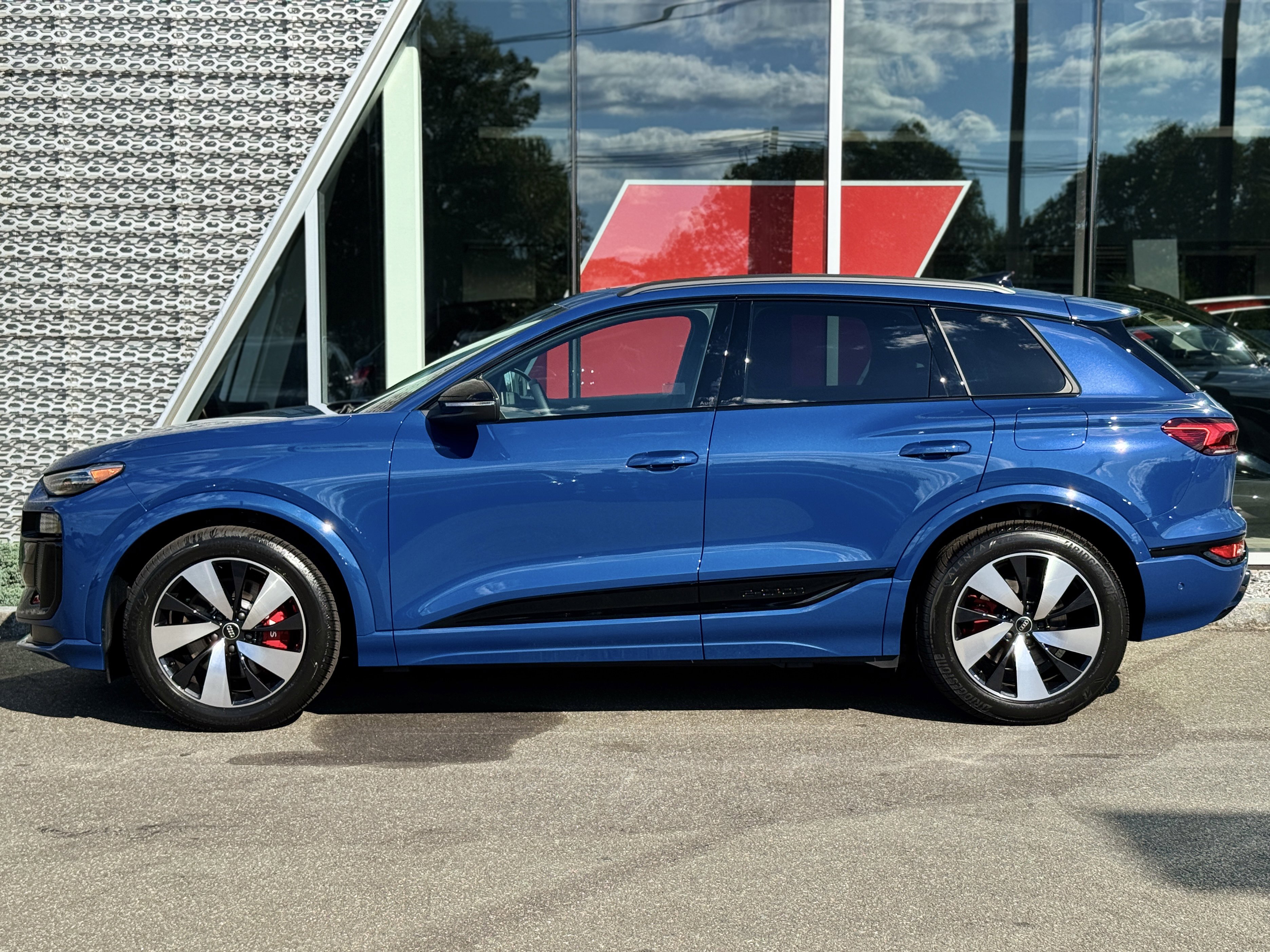 New 2025 Audi SQ6 e-tron Premium Plus image 2