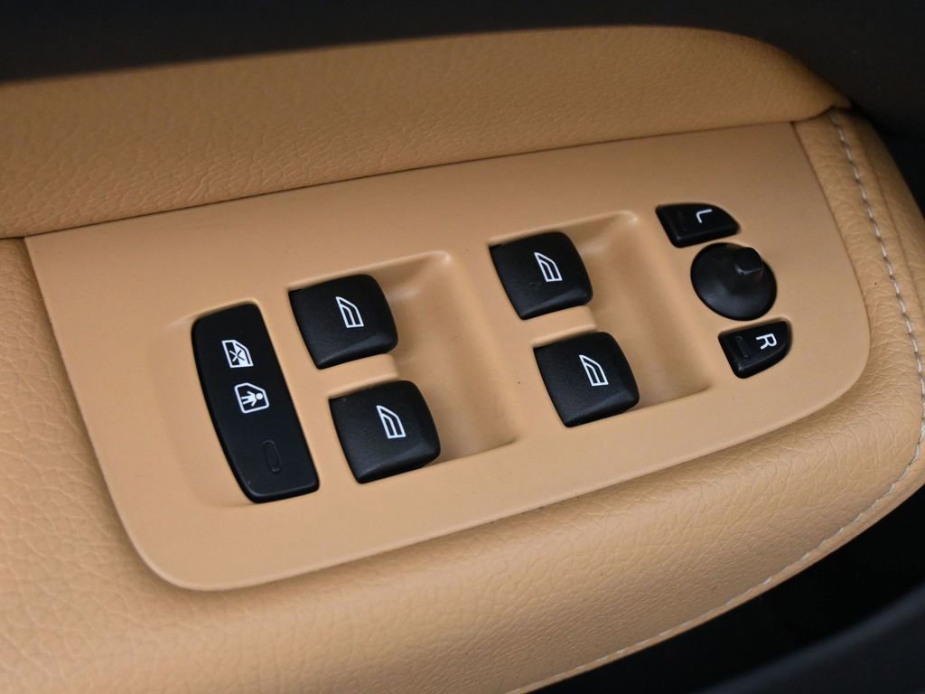 Used 2020 Volvo XC60 T5 Momentum image 3