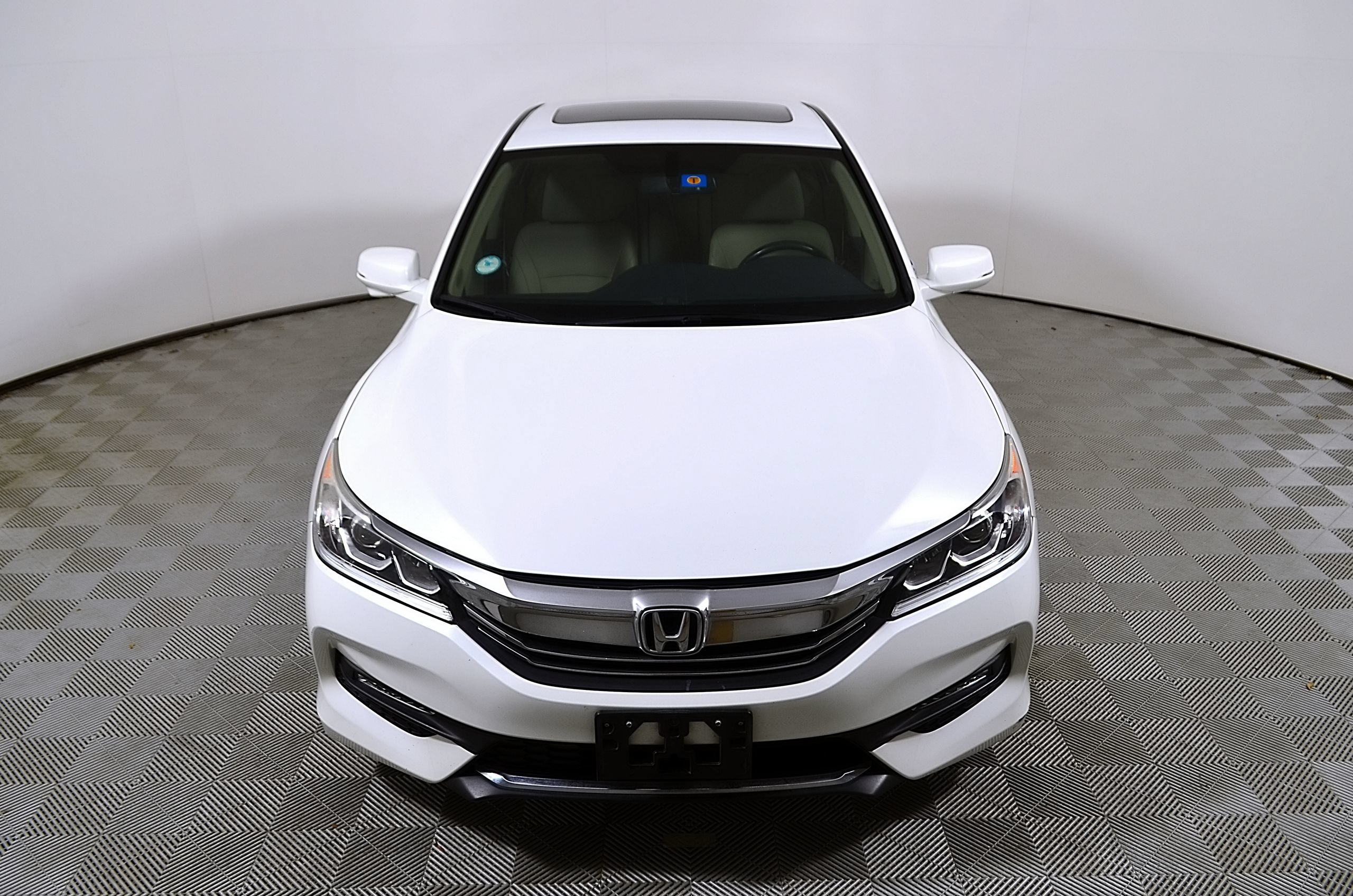 Used 2017 Honda Accord EX-L image 4