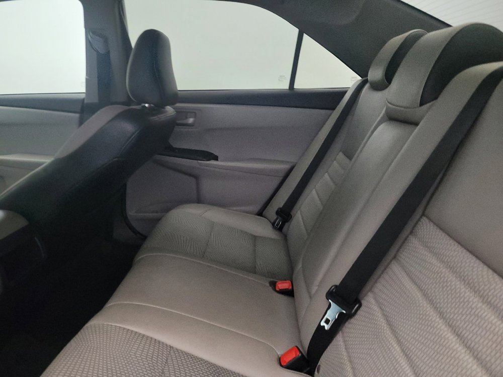 Used 2016 Toyota Camry SE image 18