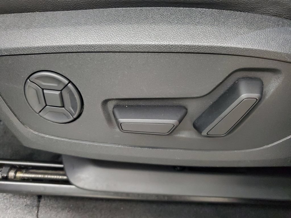 Used 2025 Audi Q6 e-tron Premium Plus w/ Premium Plus AWD/4WD image 21