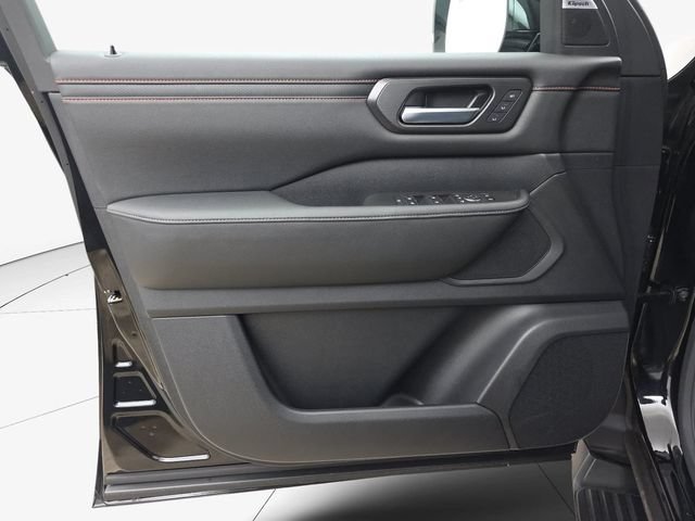 Used 2025 Nissan Armada PRO-4X AWD/4WD image 26