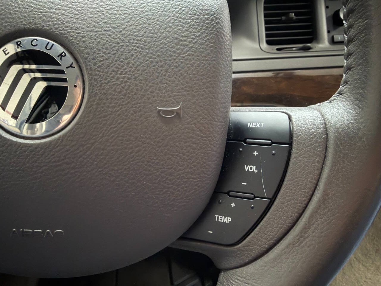 Used 2010 Mercury Grand Marquis LS RWD image 24