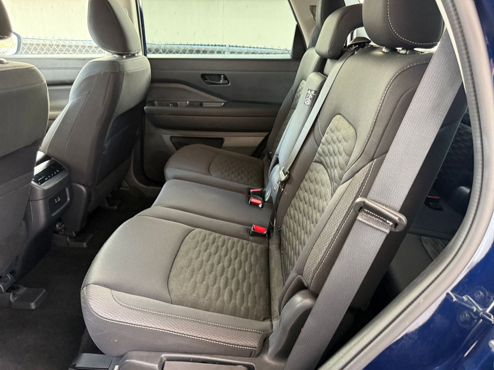 Used 2025 Nissan Pathfinder SV image 28