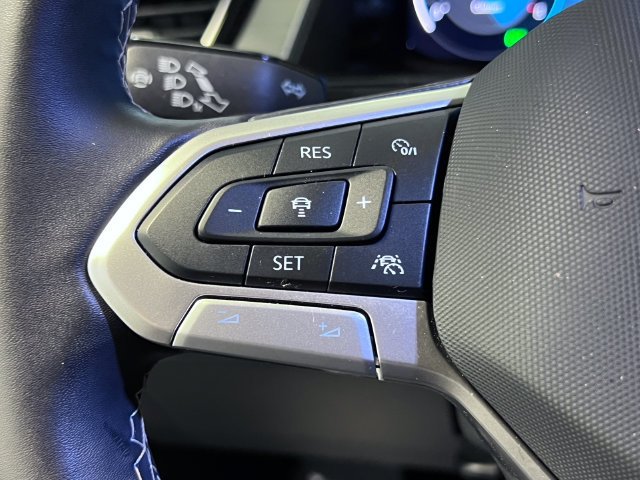 Certified 2024 Volkswagen Atlas Cross Sport SE FWD image 20