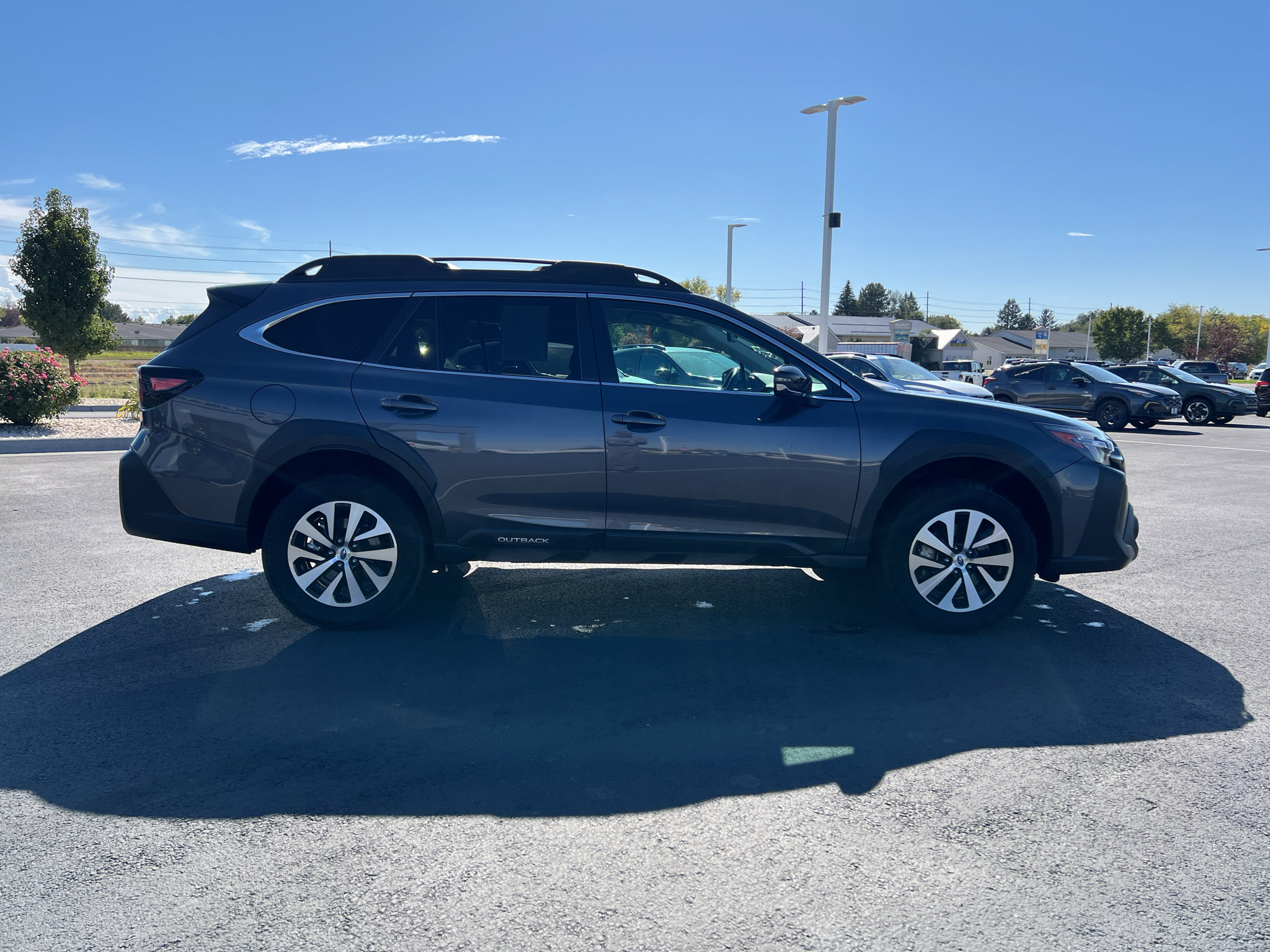 Used 2025 Subaru Outback Premium AWD/4WD image 3