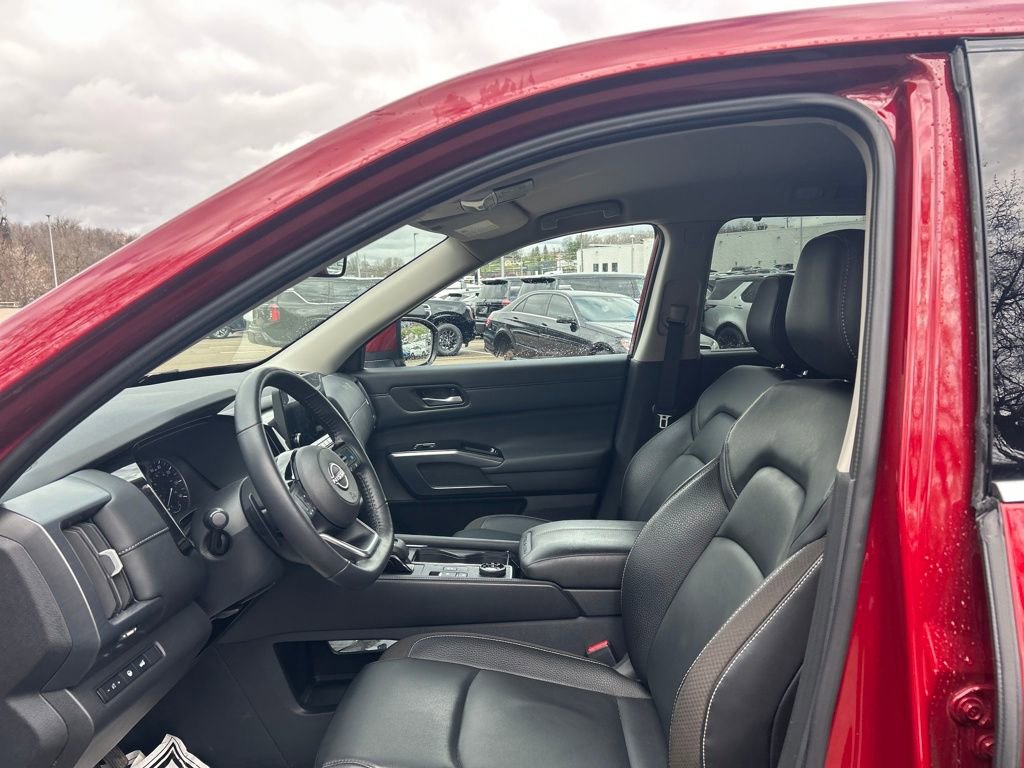 Certified 2025 Nissan Pathfinder SL image 11