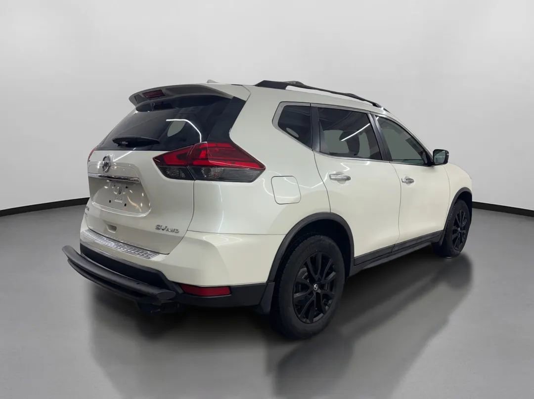 Used 2017 Nissan Rogue SV w/ Midnight Edition Package image 10