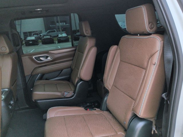 Used 2024 Chevrolet Suburban High Country AWD/4WD image 14