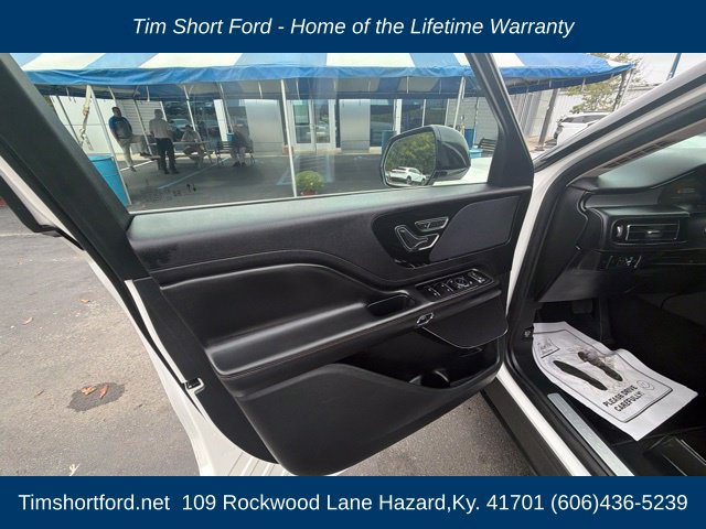 Used 2023 Lincoln Aviator AWD w/ Premium Package image 13