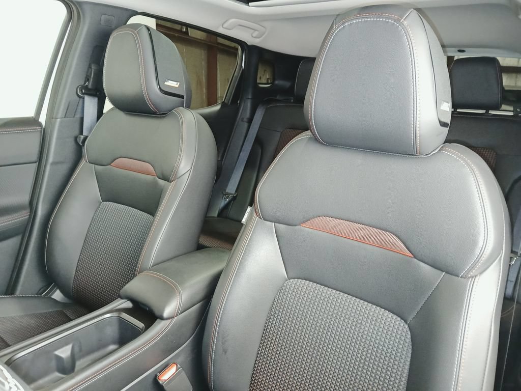 Certified 2025 Nissan Kicks SR w/ SR Premium Package AWD/4WD image 11