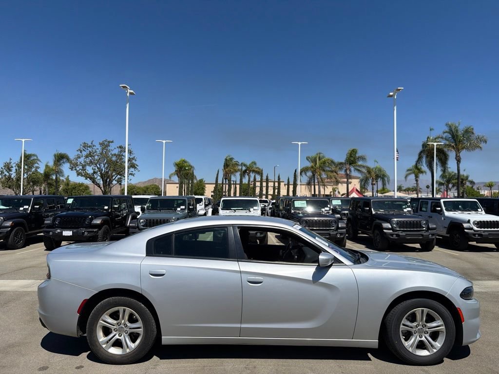 Used 2022 Dodge Charger SXT RWD image 3