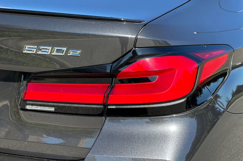Used 2023 BMW 530e w/ M Sport Package image 33