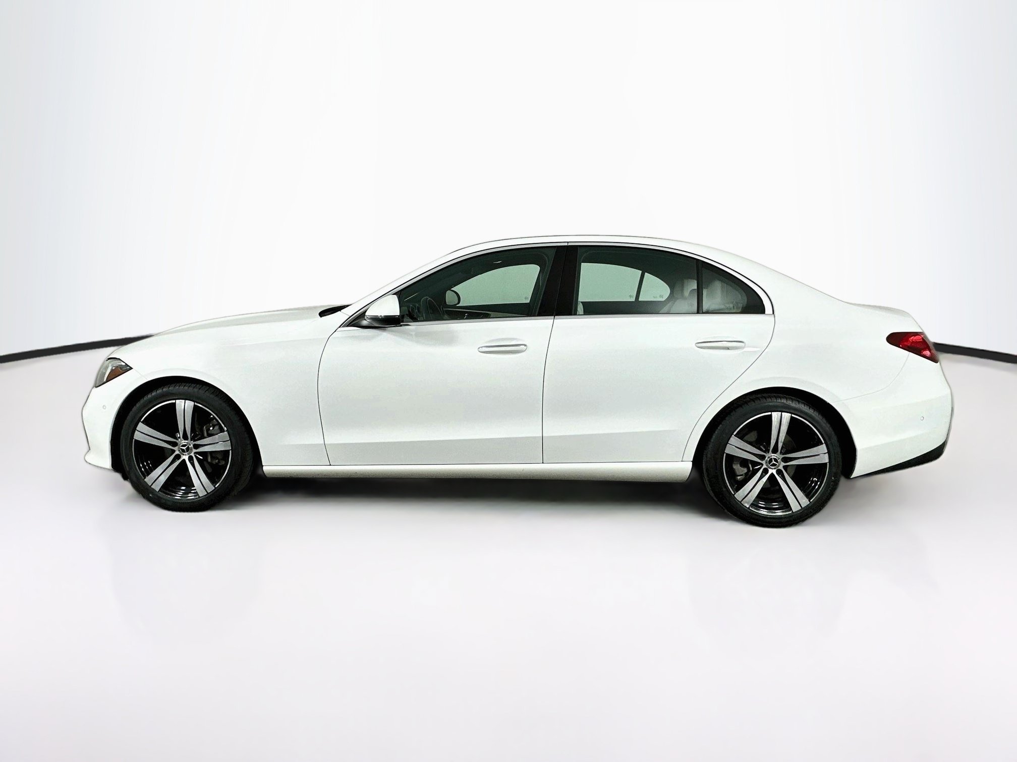 Used 2025 Mercedes-Benz C 300 Sedan image 4