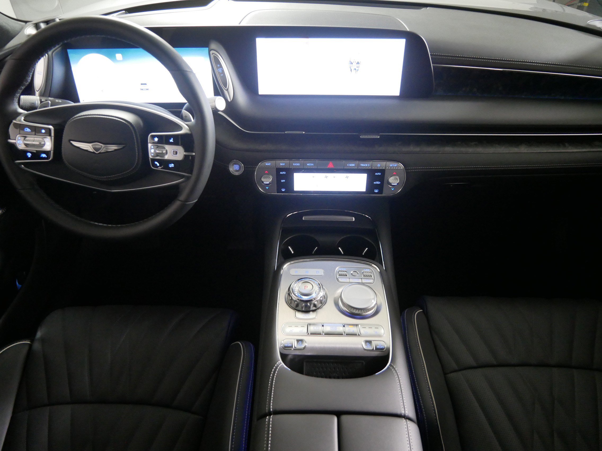 Certified 2025 Genesis G90 3.5T image 10