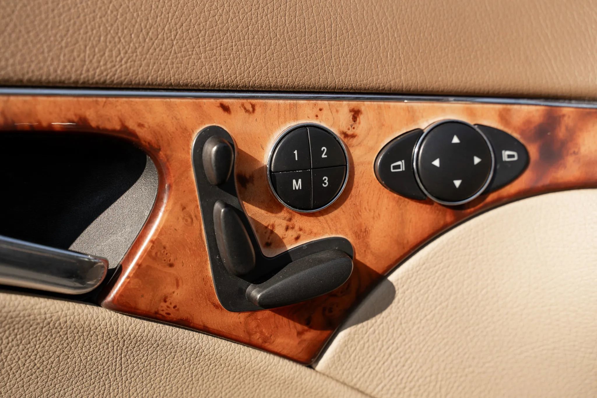 Used 2009 Mercedes-Benz E 350 4MATIC Wagon image 17