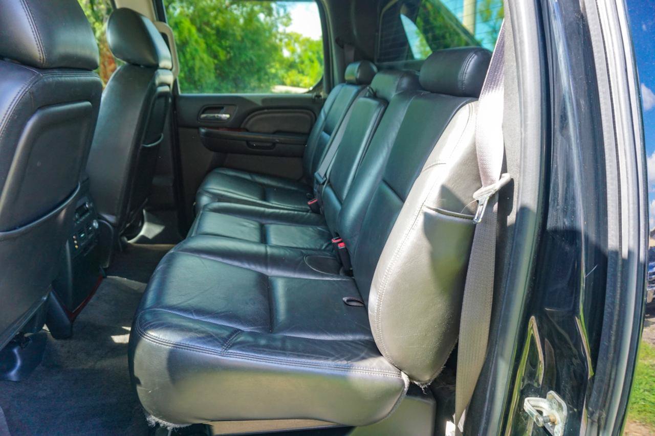 Used 2011 Cadillac Escalade EXT AWD/4WD image 13