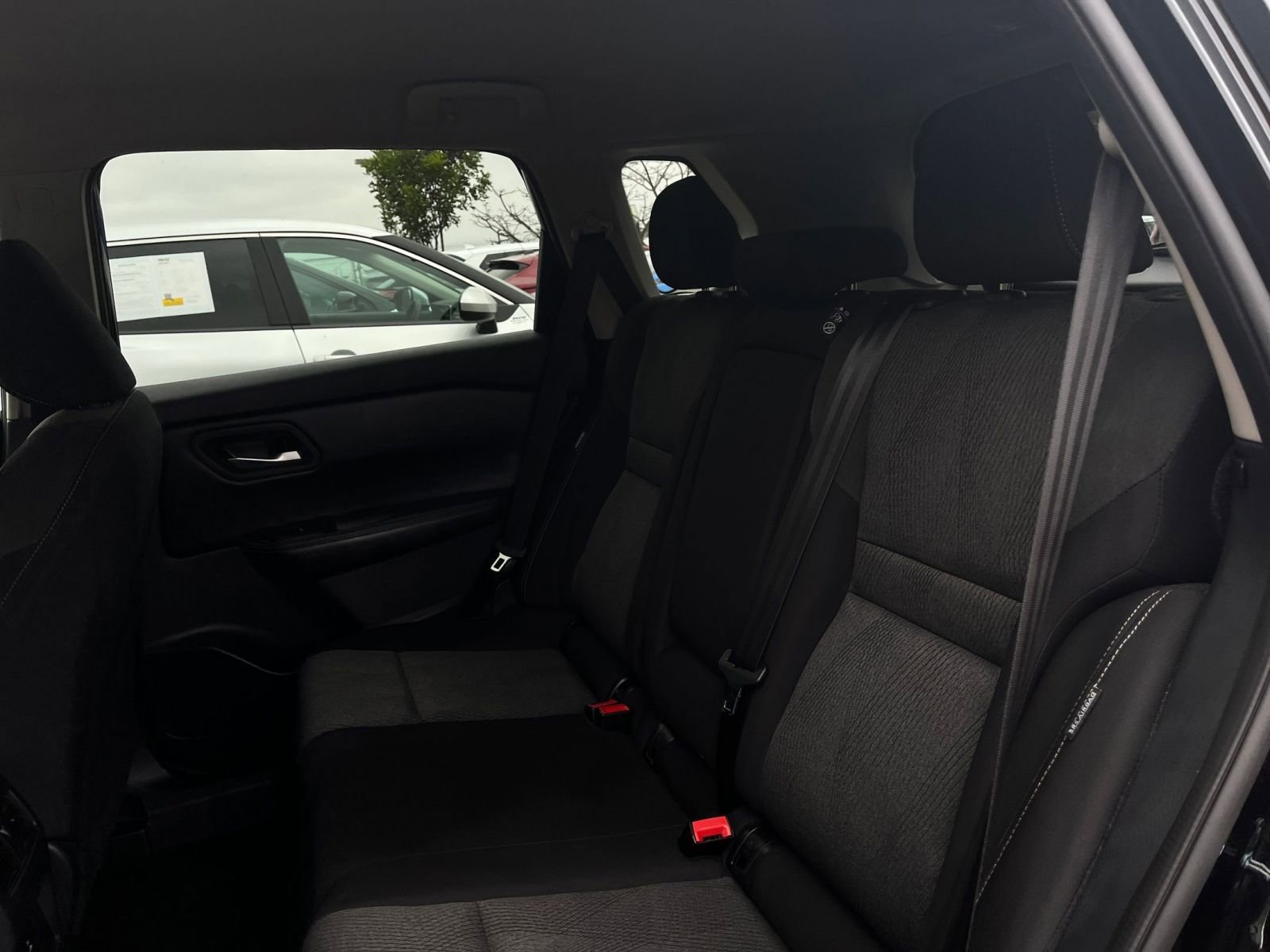 Used 2025 Nissan Rogue SV FWD image 28