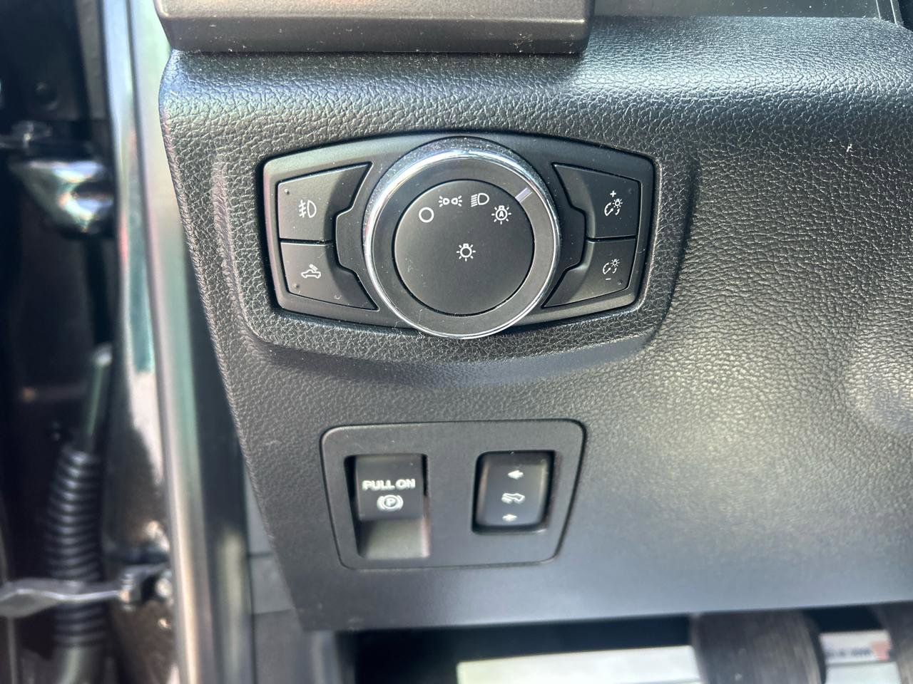Used 2015 Ford F150 XLT w/ Equipment Group 302A Luxury AWD/4WD image 17