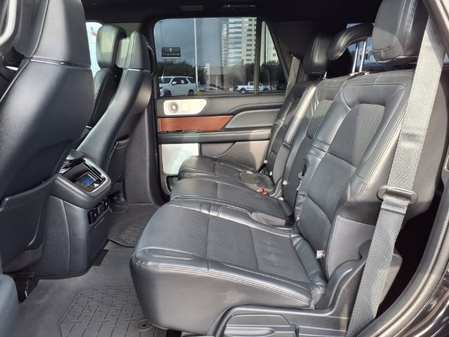 Used 2023 Lincoln Navigator Reserve AWD/4WD image 5