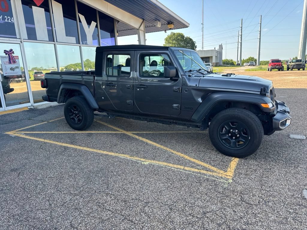 Used 2024 Jeep Gladiator Sport AWD/4WD image 4