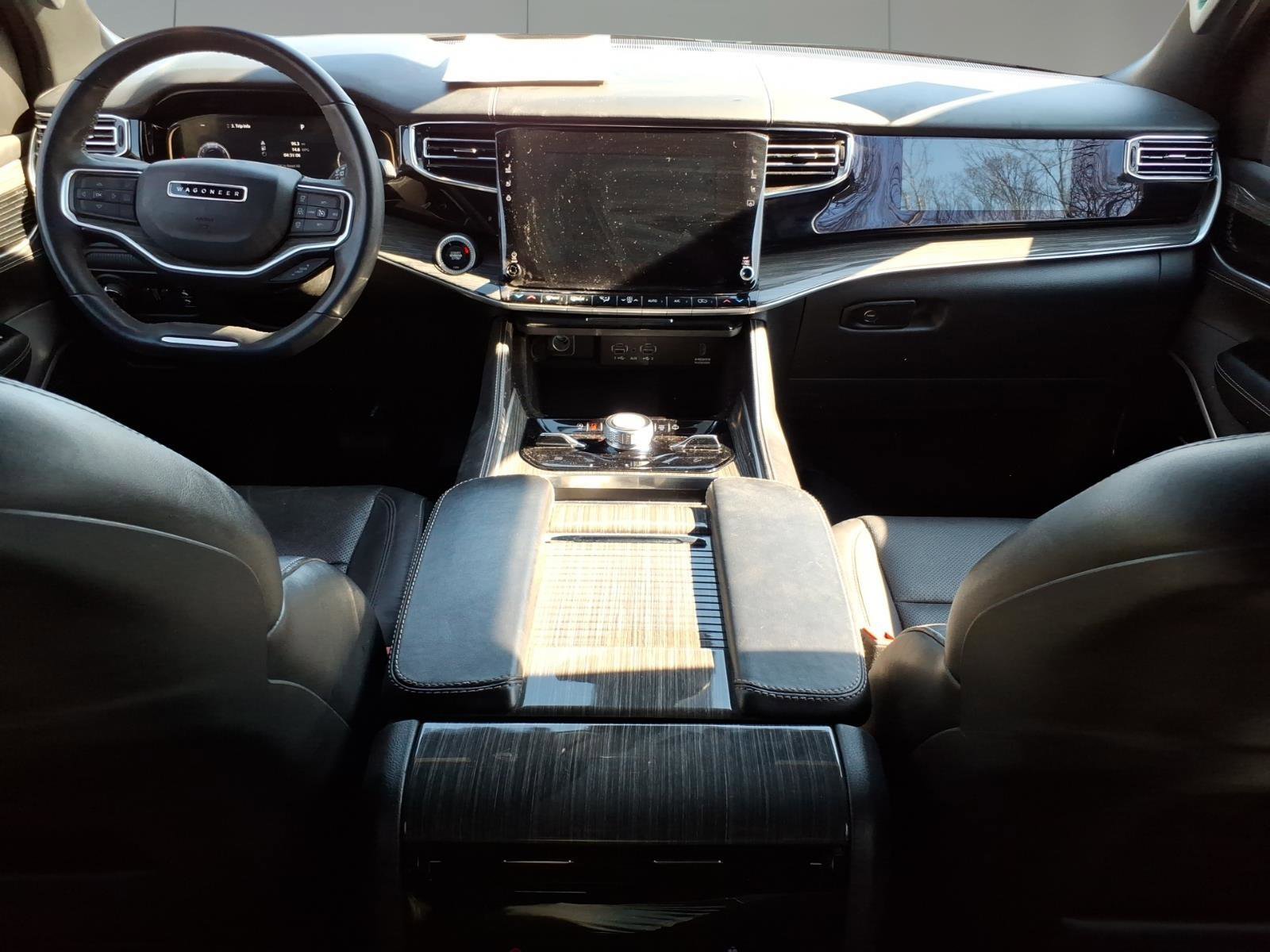 Used 2022 Jeep Wagoneer Series III w/ Flexible Seating Group image 9