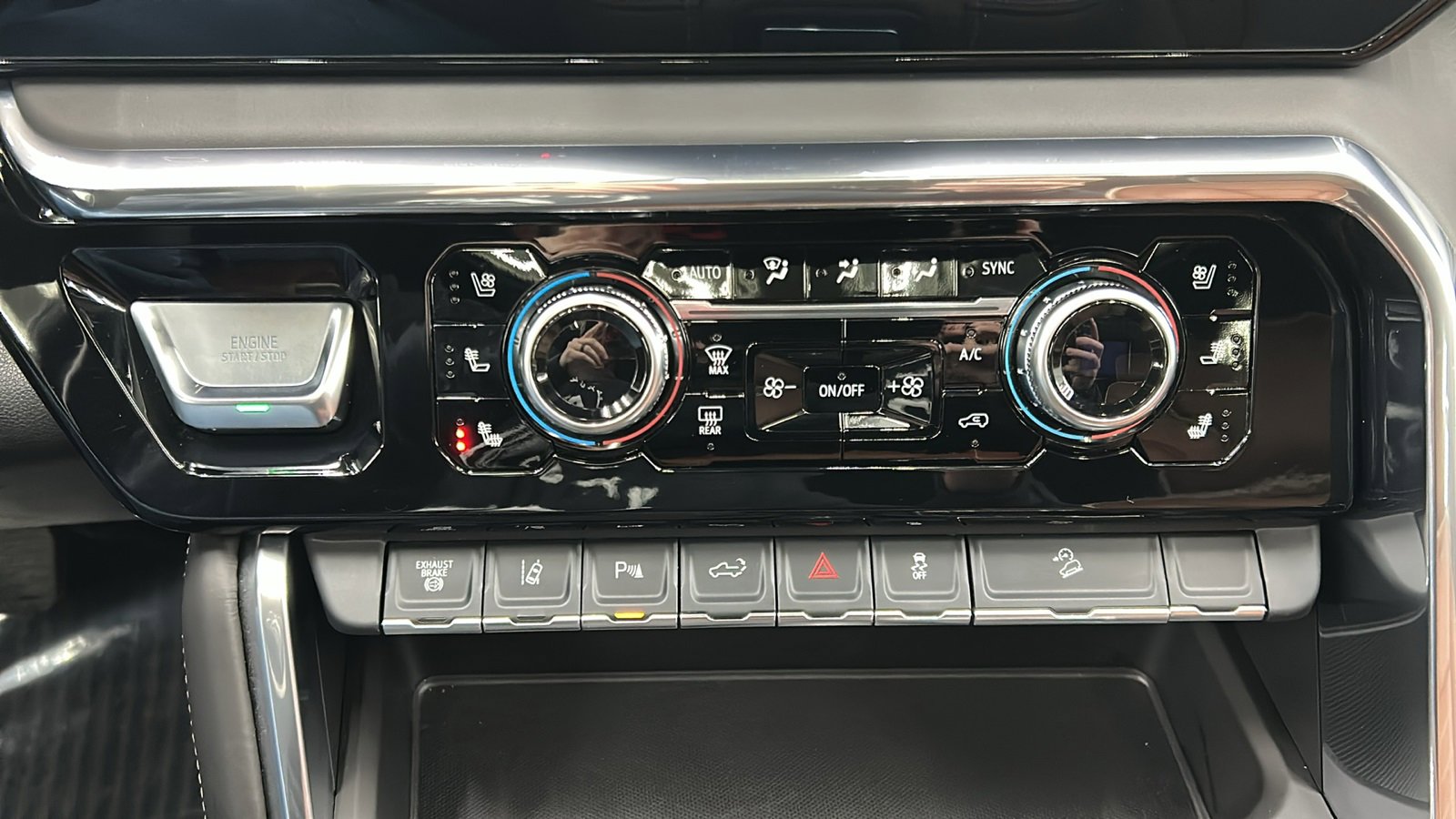 Used 2025 GMC Sierra 3500 Denali Ultimate image 25