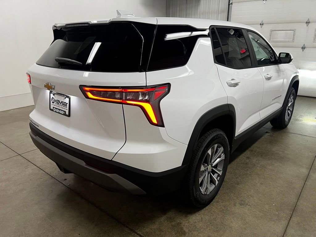 New 2026 Chevrolet Equinox LT w/ Convenience Package II AWD/4WD image 3