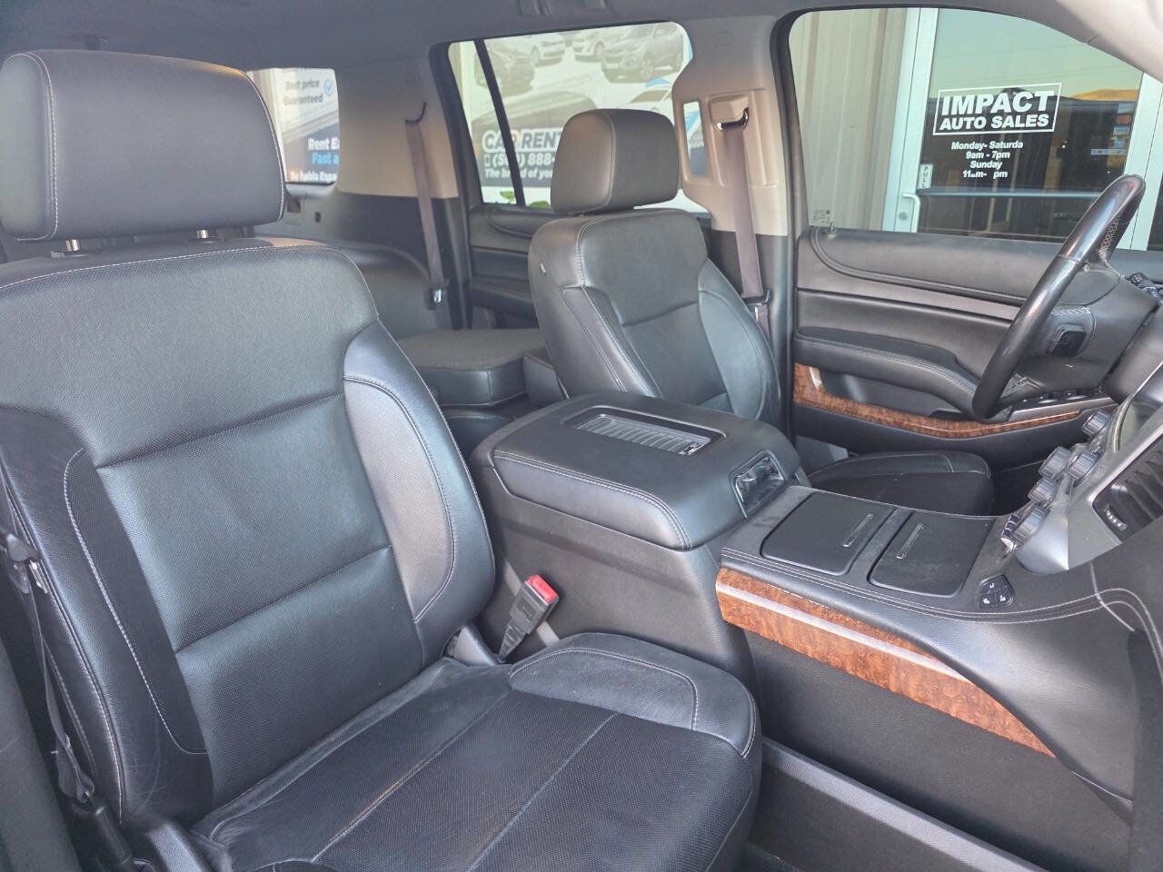 Used 2016 Chevrolet Suburban LTZ image 4