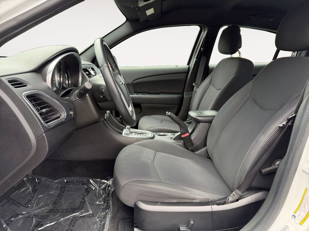 Used 2014 Chrysler 200 Touring FWD image 6