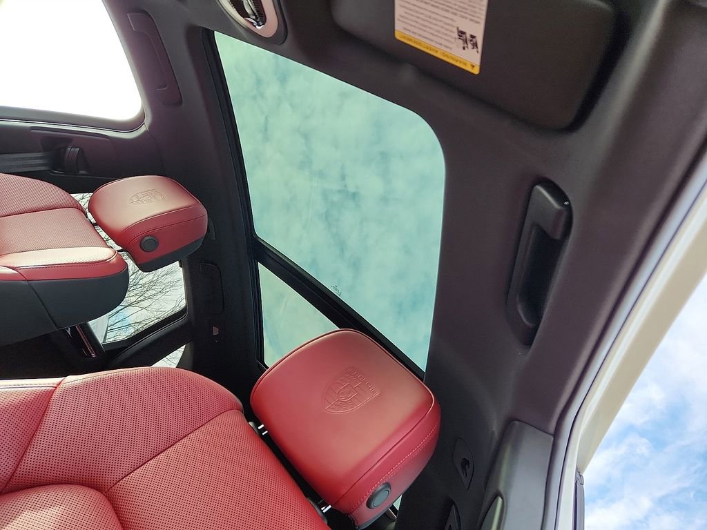 Certified 2025 Porsche Macan image 16