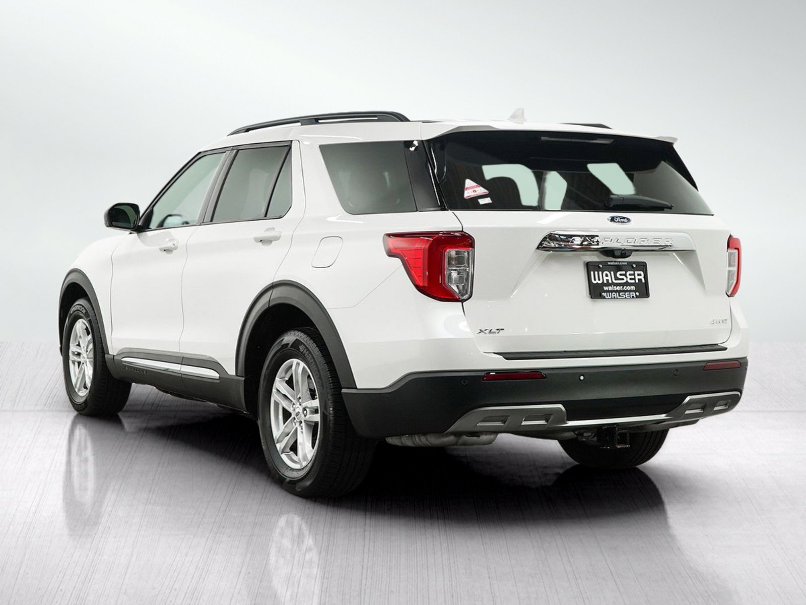 Used 2024 Ford Explorer XLT w/ Equipment Group 202A AWD/4WD image 3
