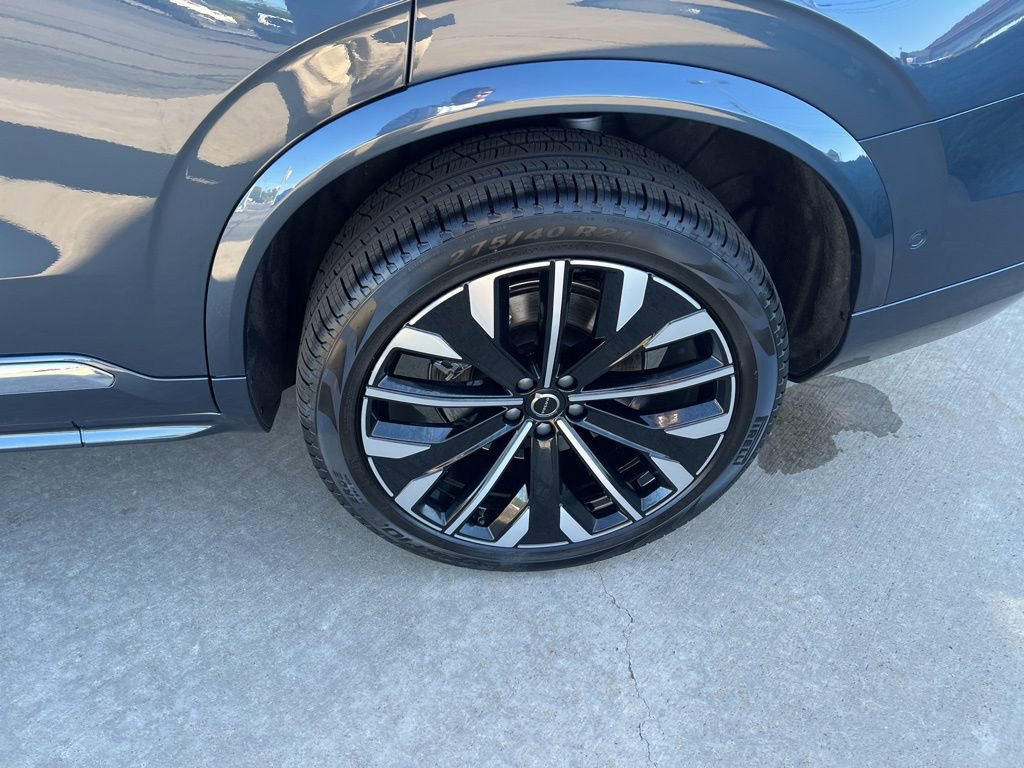 New 2026 Volvo XC90 B6 Ultra w/ Protection Package image 11