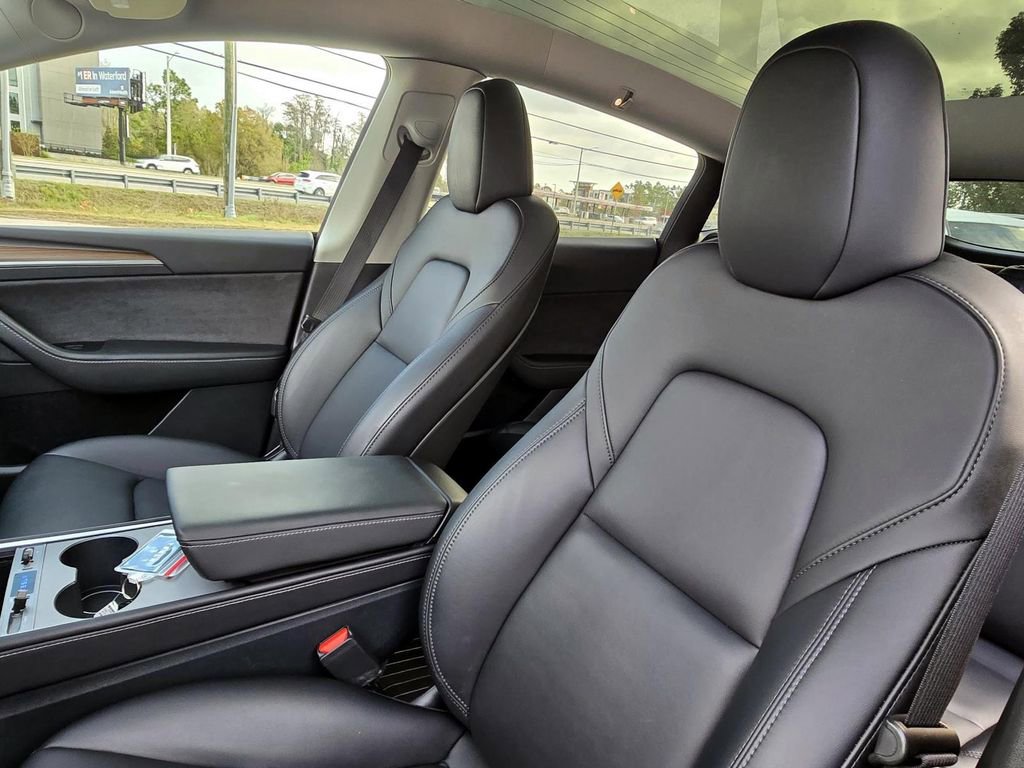 Used 2025 Tesla Model Y Long Range image 23