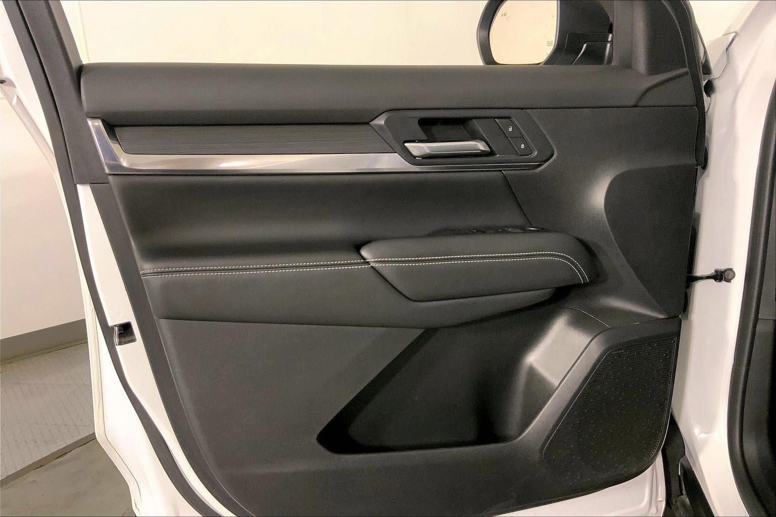 Used 2025 GMC Terrain Elevation AWD/4WD image 26