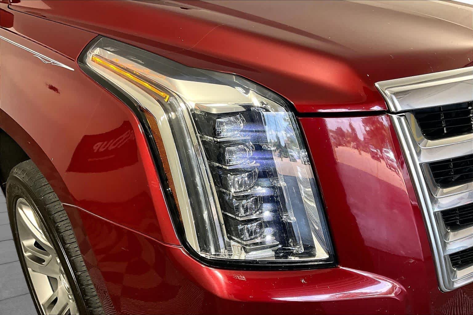 Used 2018 Cadillac Escalade Premium Luxury AWD/4WD image 26