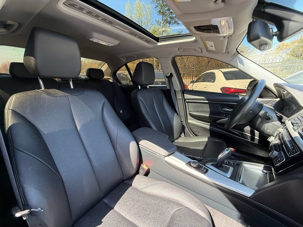 Used 2016 BMW 320i Sedan RWD image 28