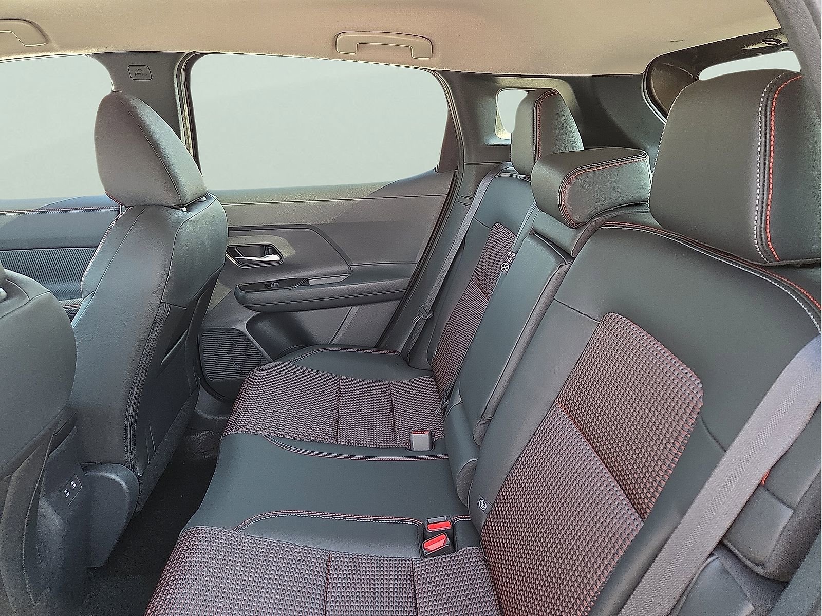 New 2026 Nissan Kicks SR FWD image 10