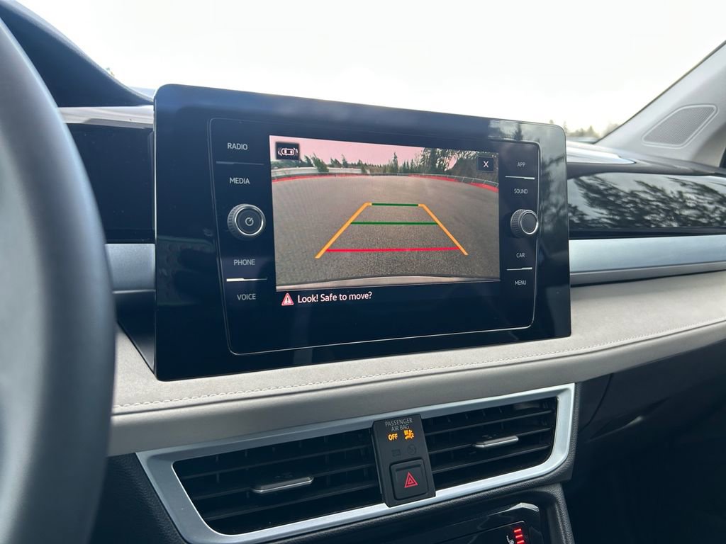 Used 2025 Volkswagen Taos SE AWD/4WD image 19