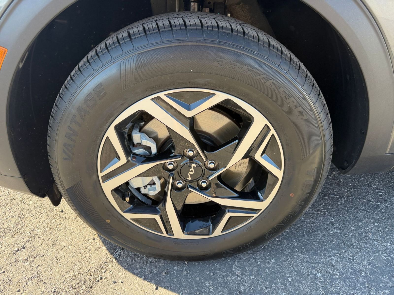 Used 2025 Kia Sportage LX image 29