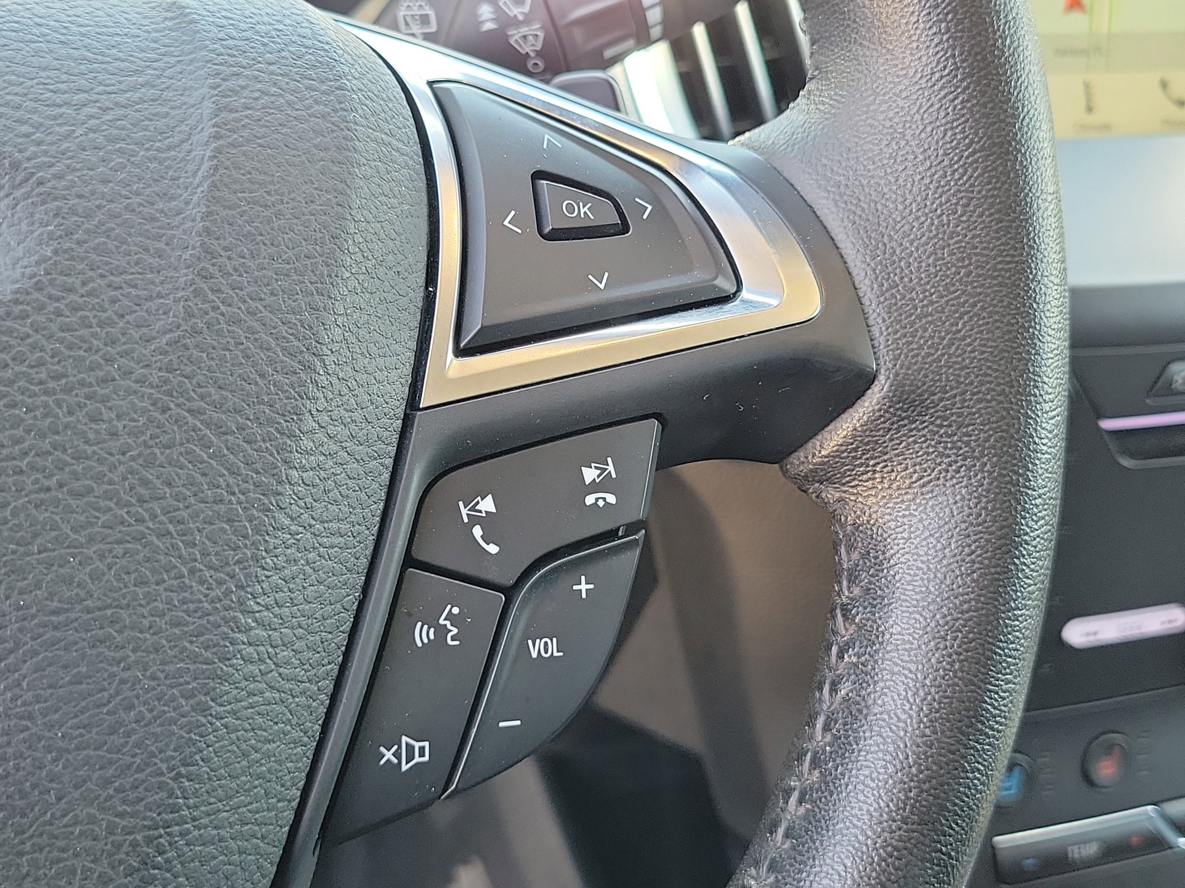 Used 2017 Ford Edge Titanium w/ Equipment Group 302A AWD/4WD image 28