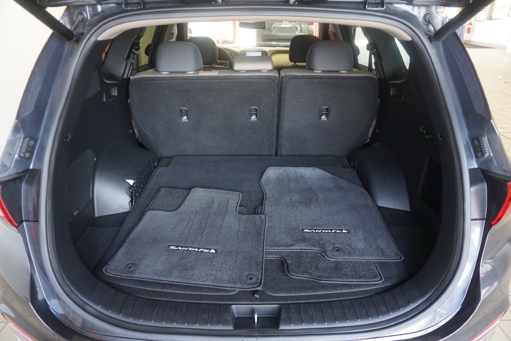 Used 2020 Hyundai Santa Fe SEL w/ Convenience Package FWD image 18