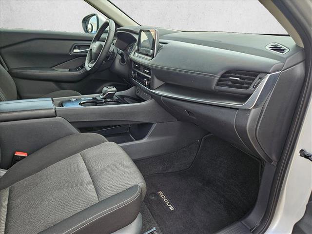 Used 2025 Nissan Rogue SV image 21